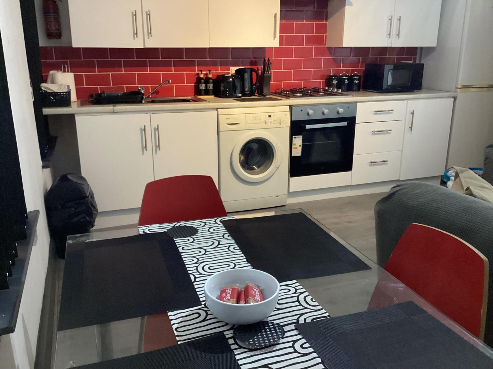 Spacious 3 Bed By Free Wifi And Netflix Apartamento *
