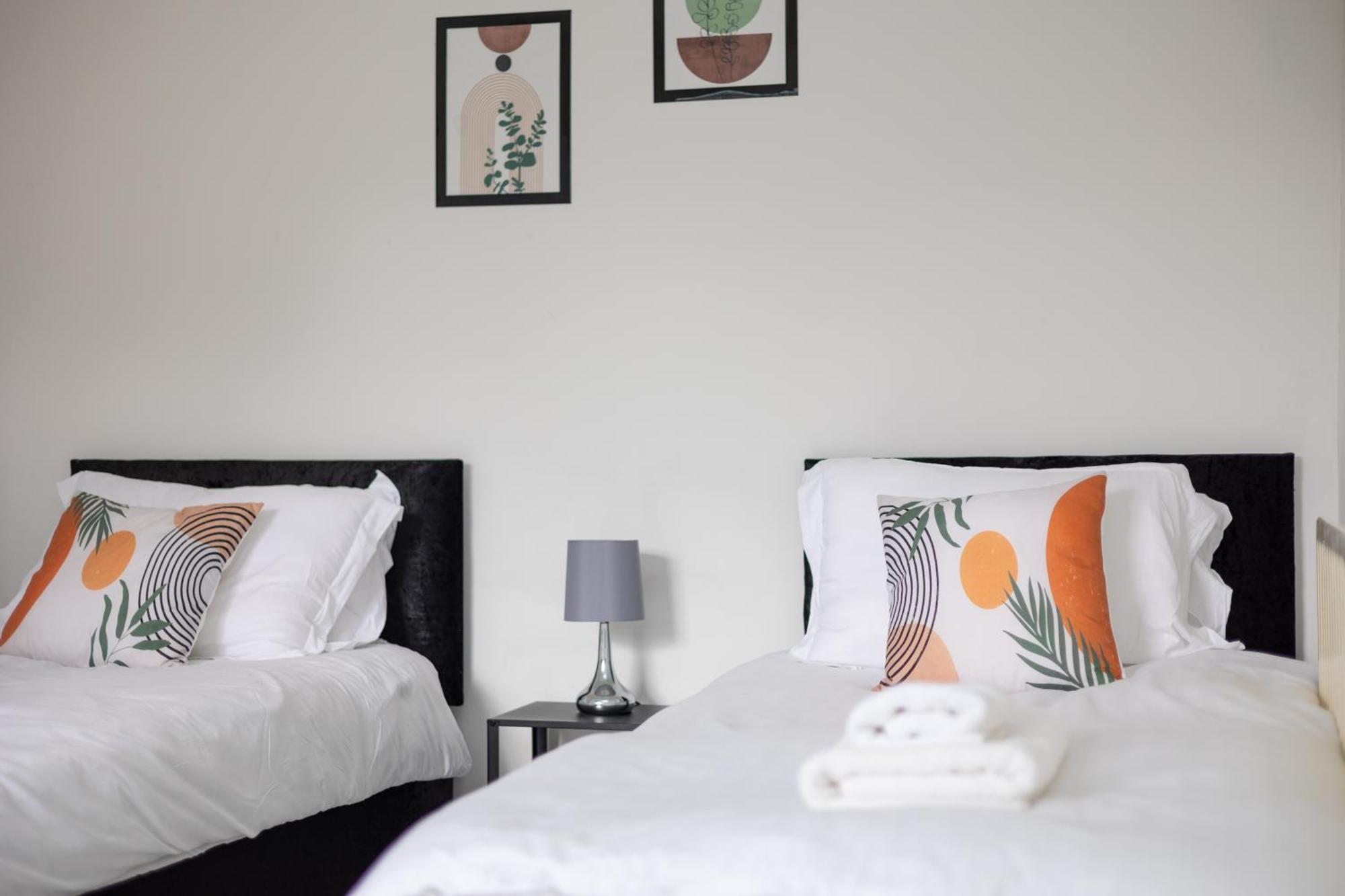 Spacious 3 Bed By Free Wifi And Netflix Apartamento
