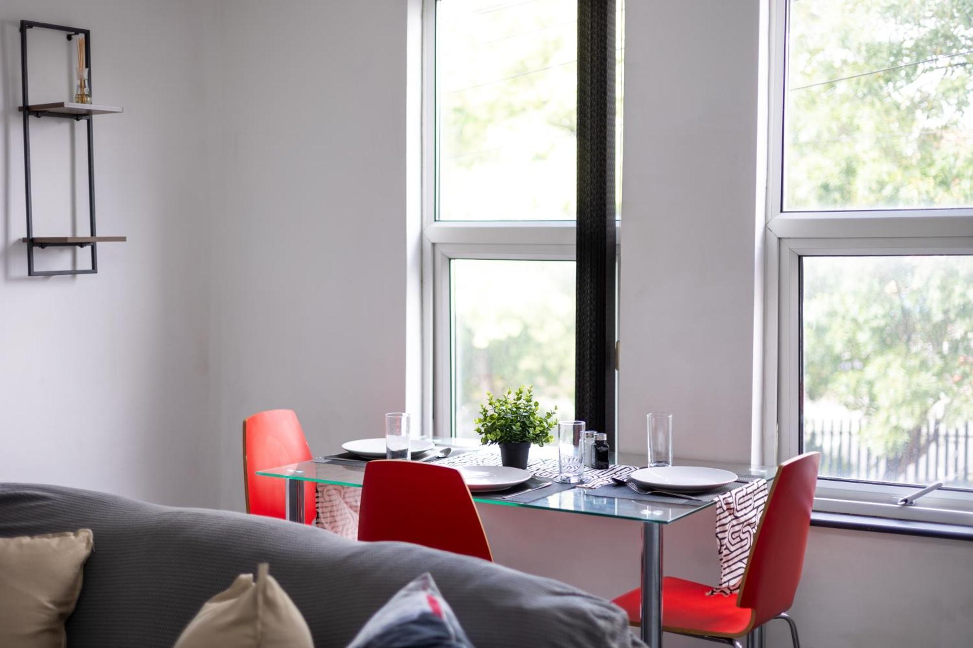 Apartamento Spacious 3 Bed By Free Wifi And Netflix