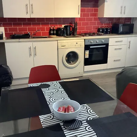 Spacious 3 Bed Apartment By University Free Wifi And Netflix Leeds  Extérieur photo