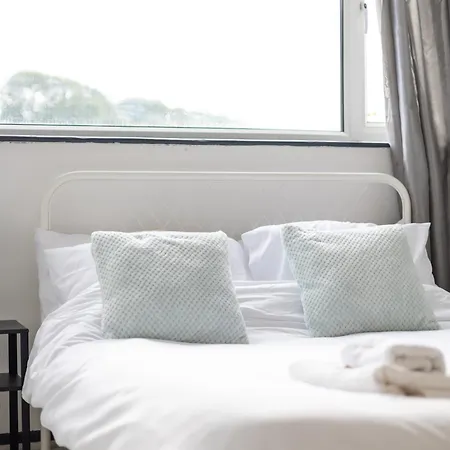 Spacious 3 Bed Apartment By University Free Wifi And Netflix Leeds  Extérieur photo