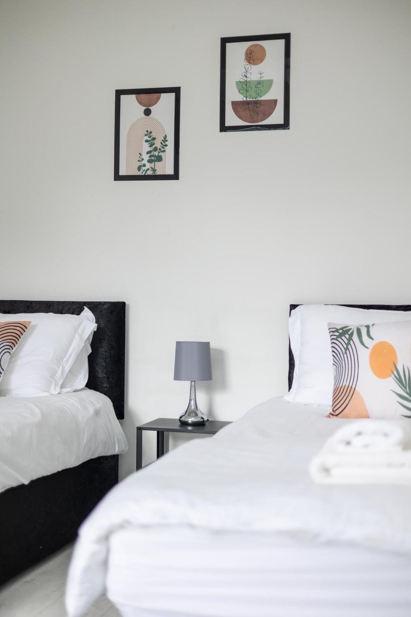 Spacious 3 Bed By Free Wifi And Netflix *
