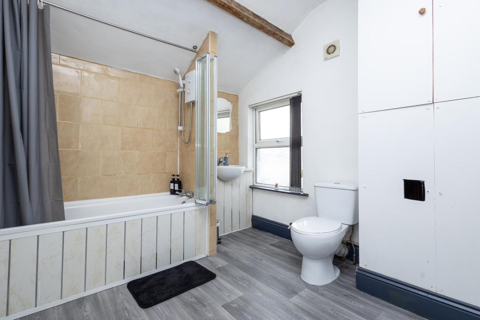 Apartment Spacious 3 Bed By Free Wifi And Netflix