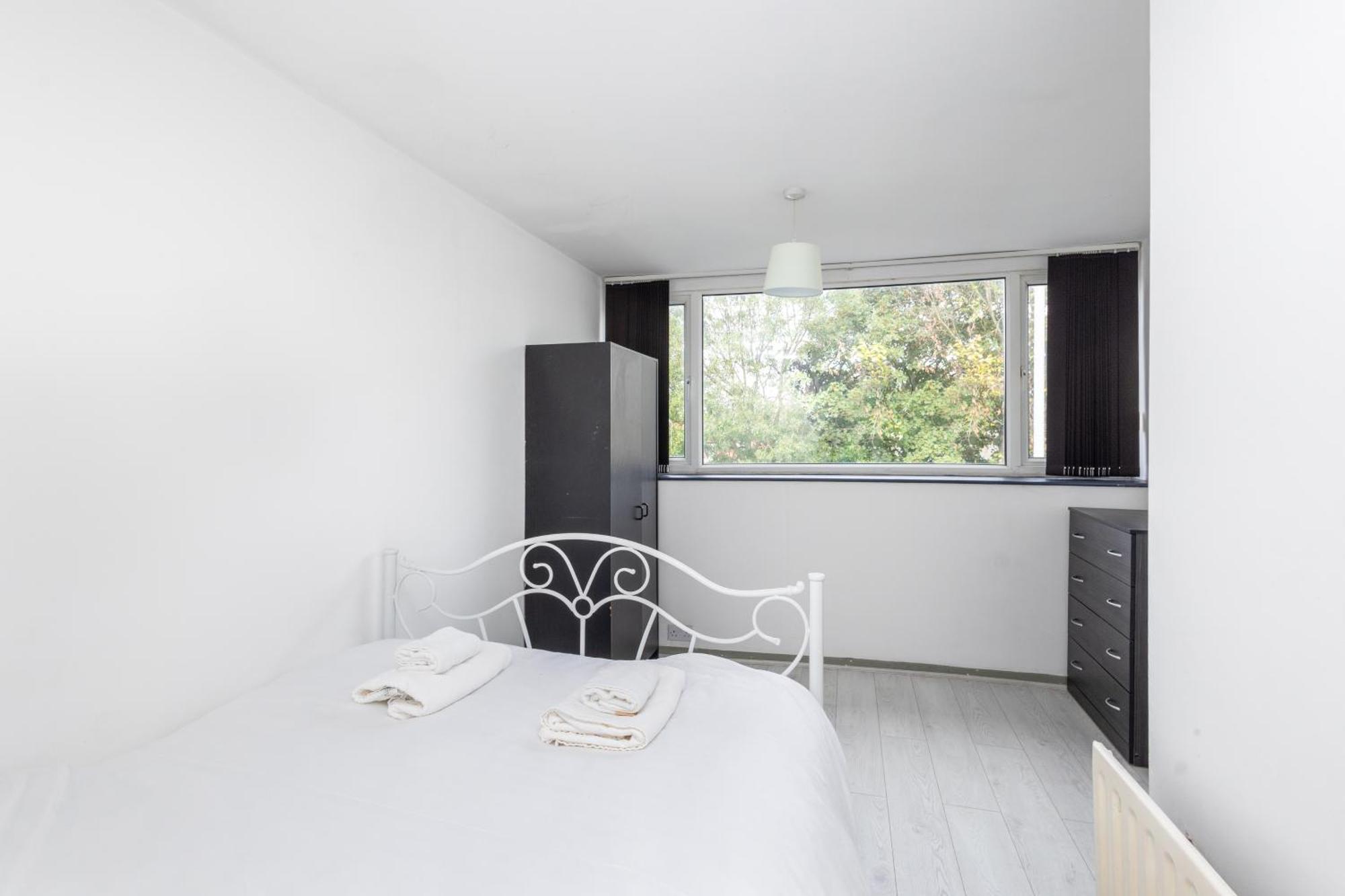 Spacious 3 Bed By Free Wifi And Netflix Leeds (West Yorkshire)